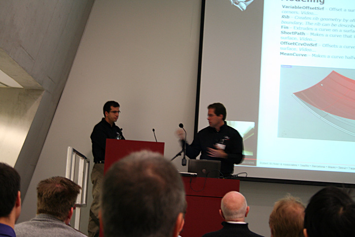 Scott Davidson a Carlos Perez, McNeel